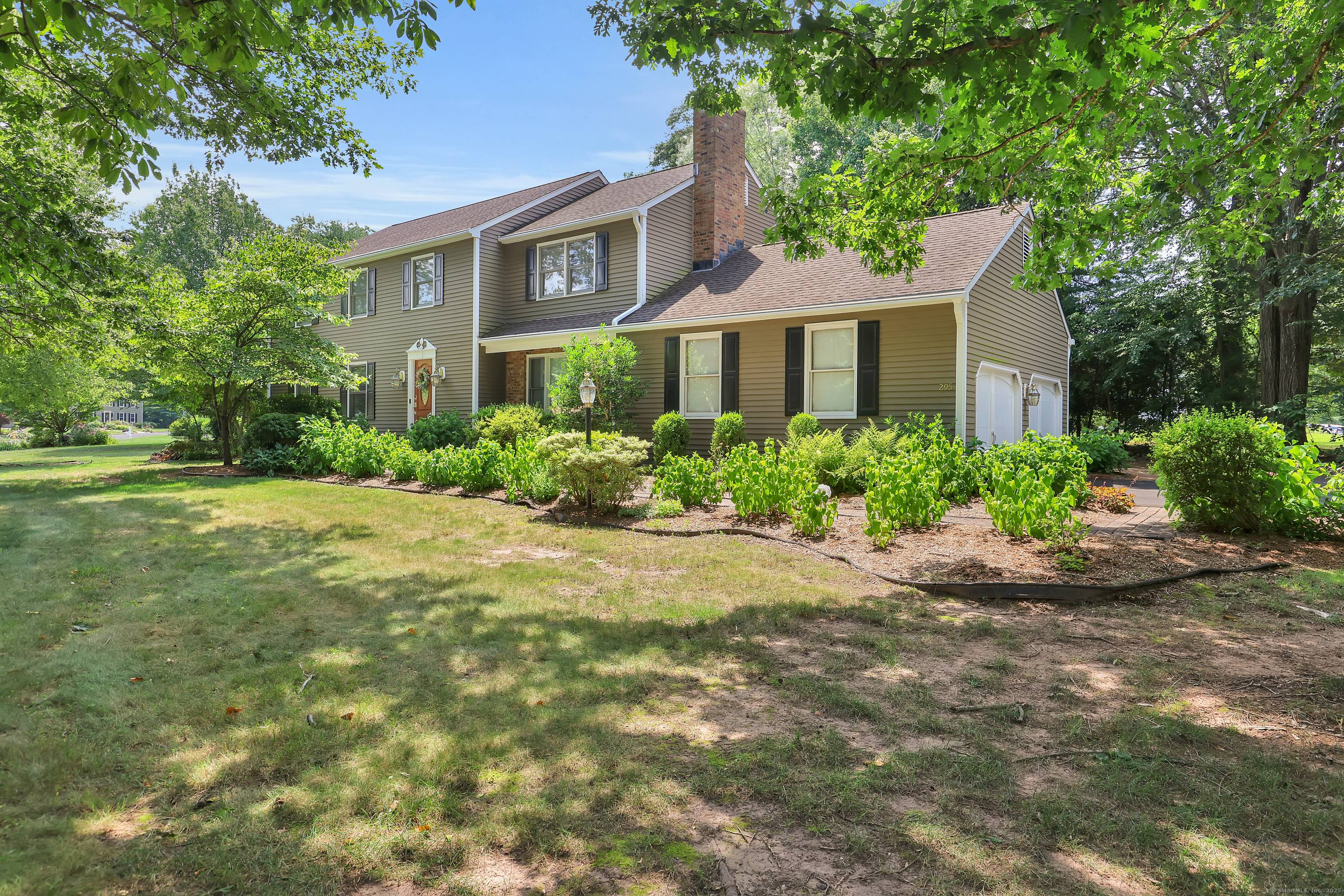 Nestled in the desirable Deaconwood neighborhood, this classic 4 bedroom, 2.