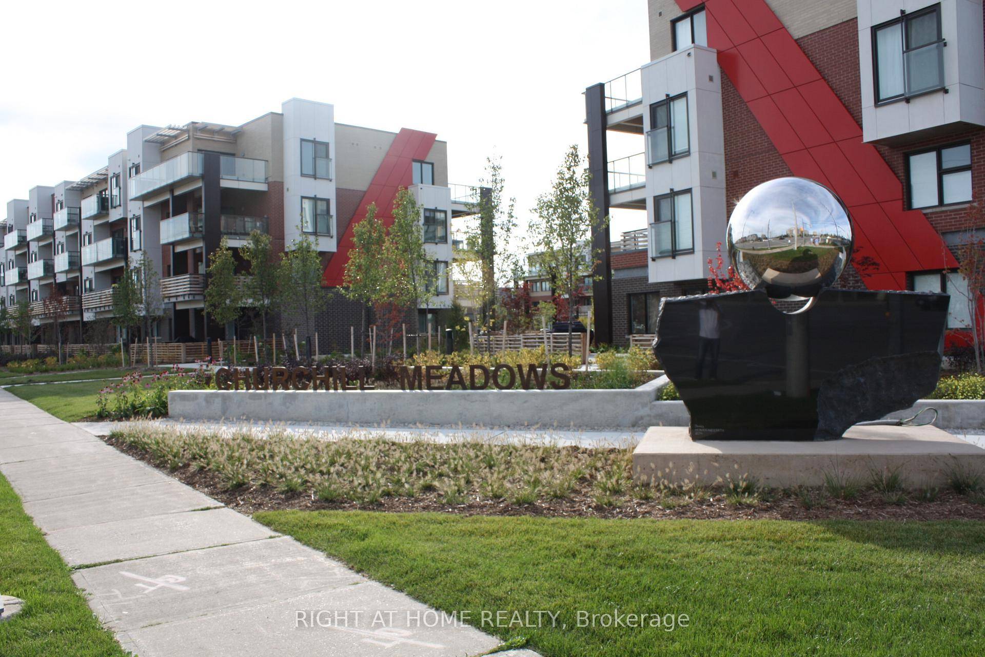 Prime Location 2 Bed, 2 Bath Condo for Rent All Essentials Nearby Located in a highly sought after area steps from everything you need !