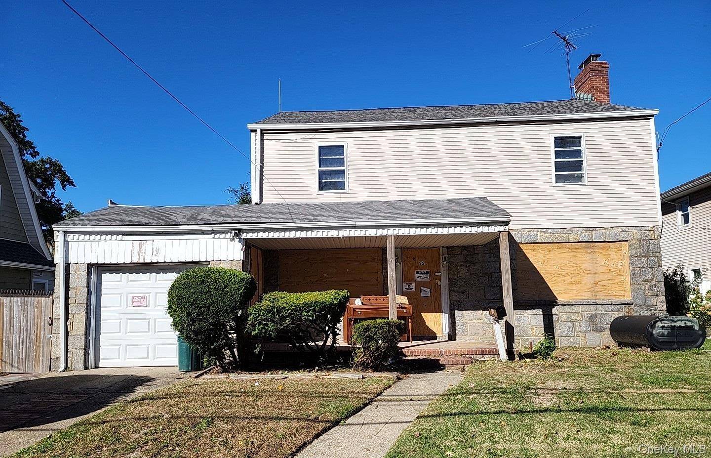 Spacious Colonial with 7 rooms 3 beds and 2 bath located in the Village of Malverne.