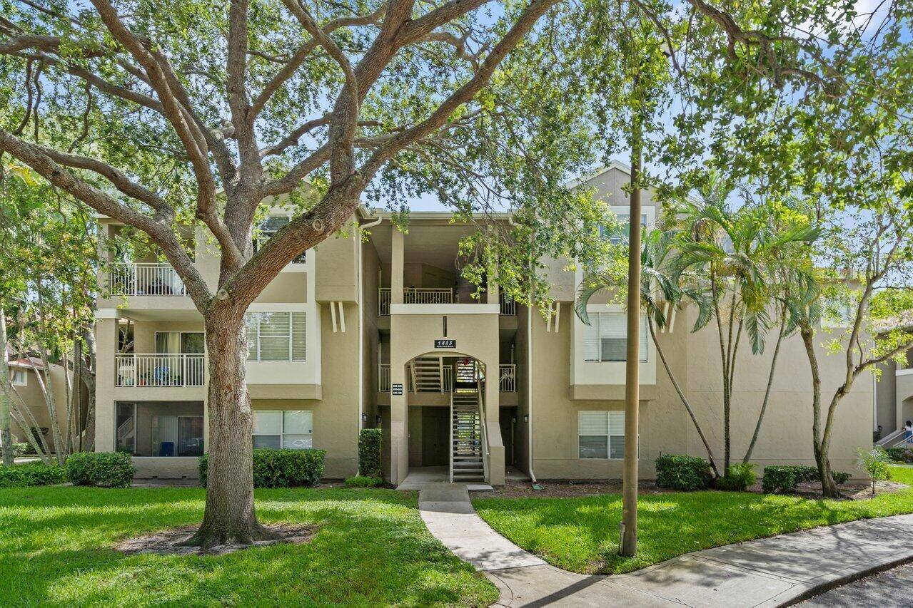 Live the Delray Beach life in this rarely available 3 bedroom condo in gated Verano at Delray with a covered balcony overlooking the play area and tennis court.