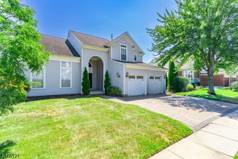 Enter this sun filled, tastefully updated colonial featuring 5 generously sized bedrooms and 4 full bathrooms.