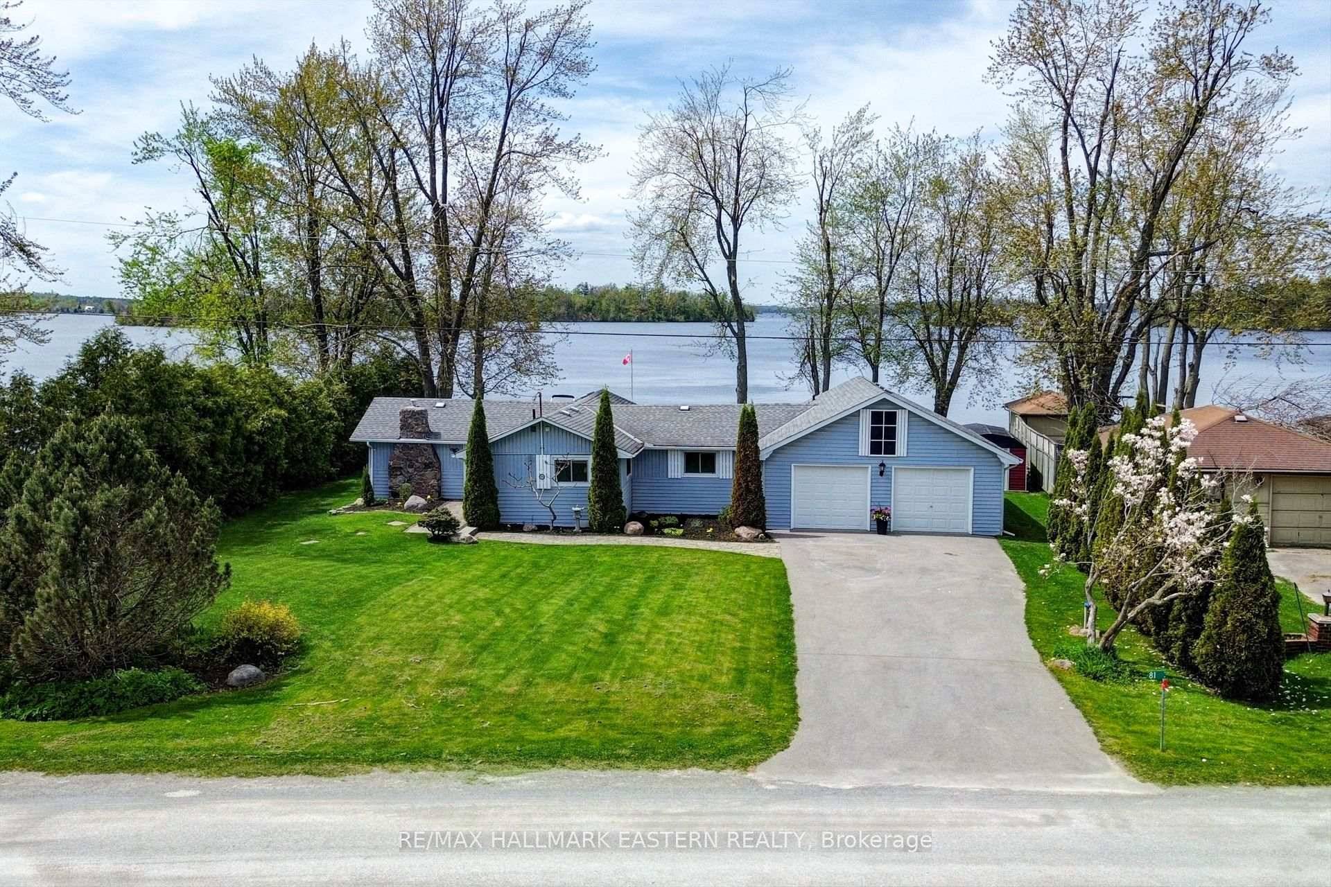 Fantastic Waterfront Package on Emerald Isle !
