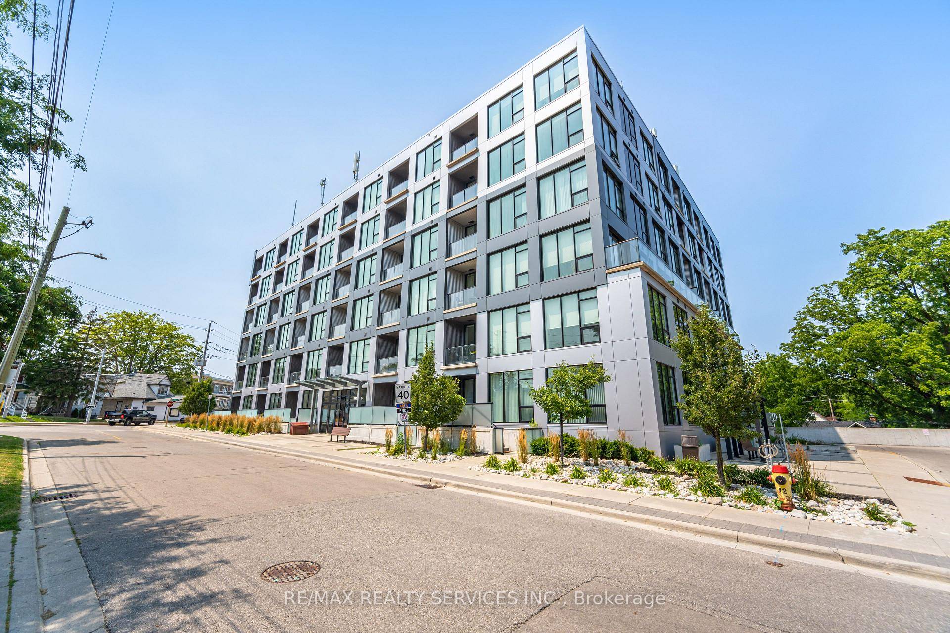 Discover modern urban living in this well appointed 1 bed 1Den, 1 bath unit nestled in Kitcheners Midtown Lofts.