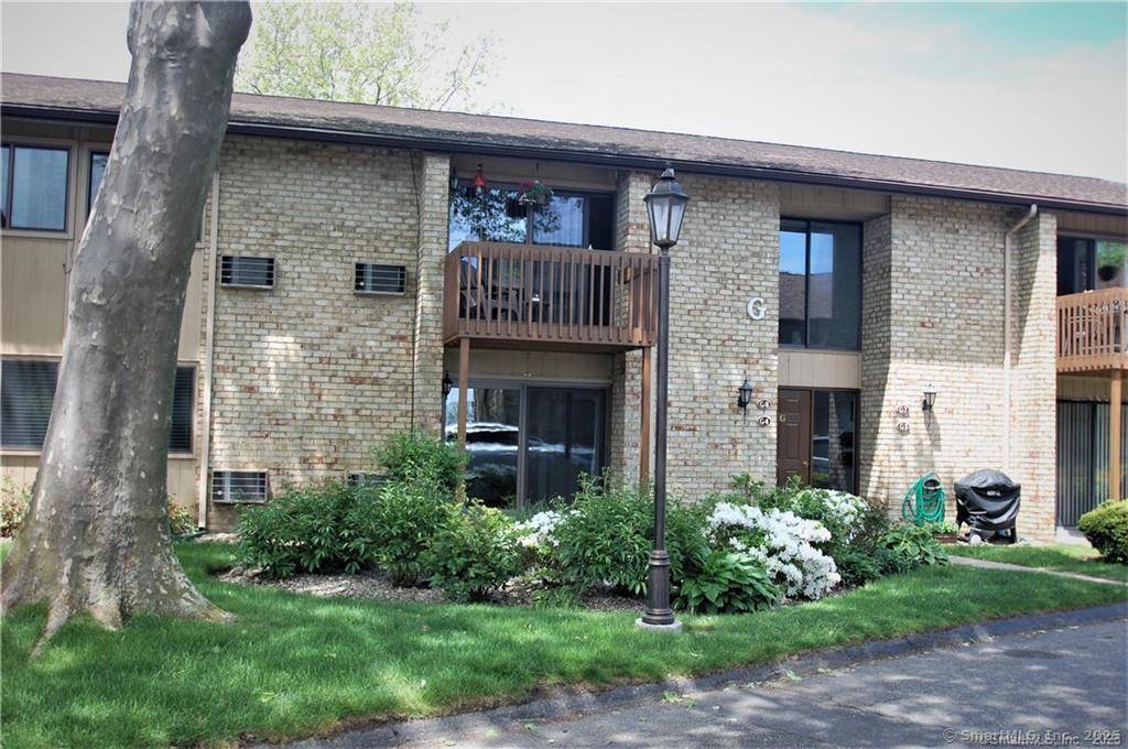A wonderful opportunity to live on the water in the sought after Gregory Point Community.