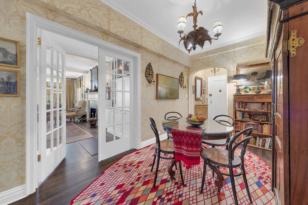 Residence 10C at 414 East 52nd Street is a beautifully appointed two bedroom, two bathroom home that seamlessly blends refined prewar elegance with modern convenience.