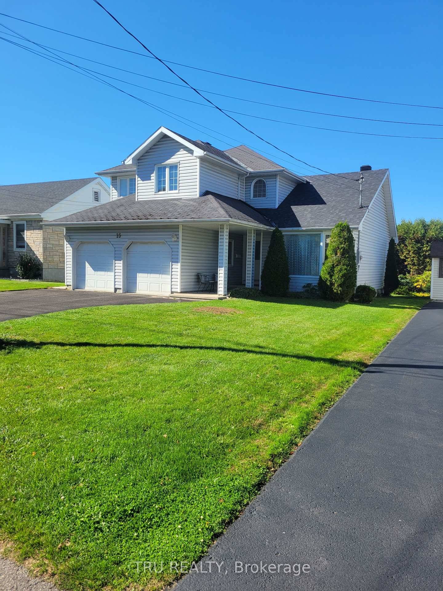 Well built home in a great location within Perth, close to shopping and schools, Double car attached garage and a full basement, main floor family room has access door to ...