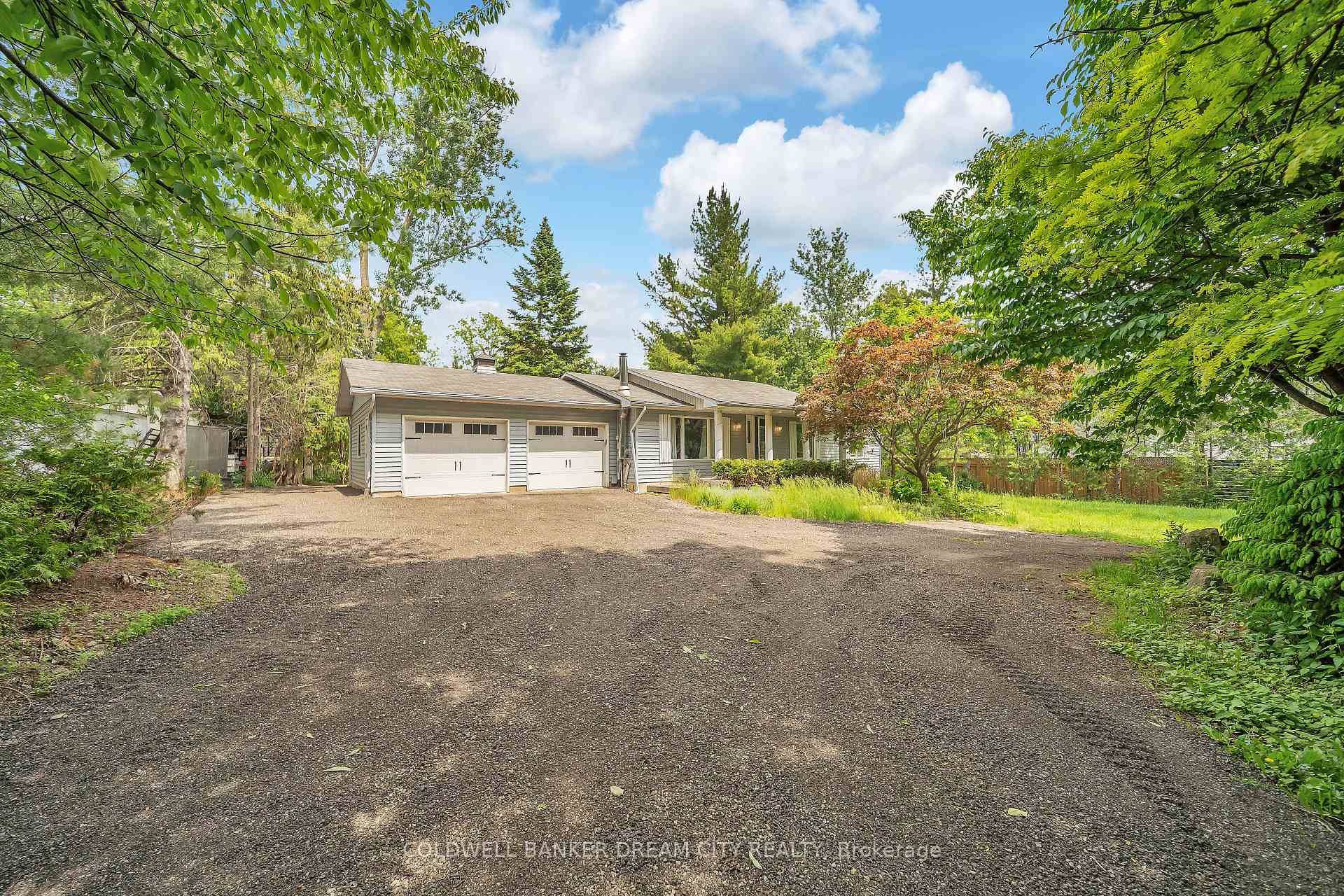 Prime Location. Situated steps from Eldorado Park and the Credit River, this home offers the best of both worlds peaceful natural surroundings and quick access to schools, transit, retail, and ...