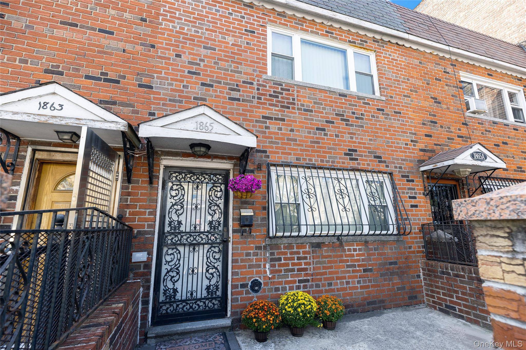 Discover a charming duplex in Morris Park, Bronx, offering both comfort and convenience.