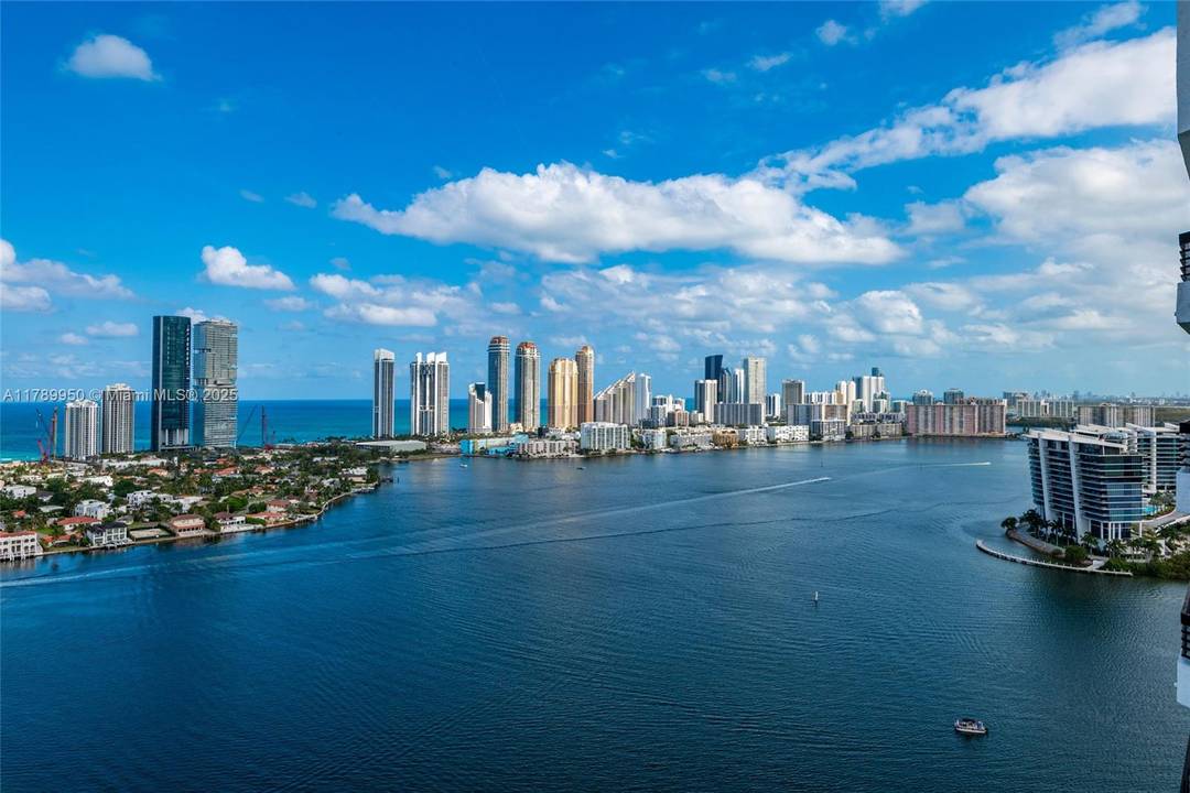 Large 1, 436 SqFt lower penthouse with 2 bedrooms and 2.