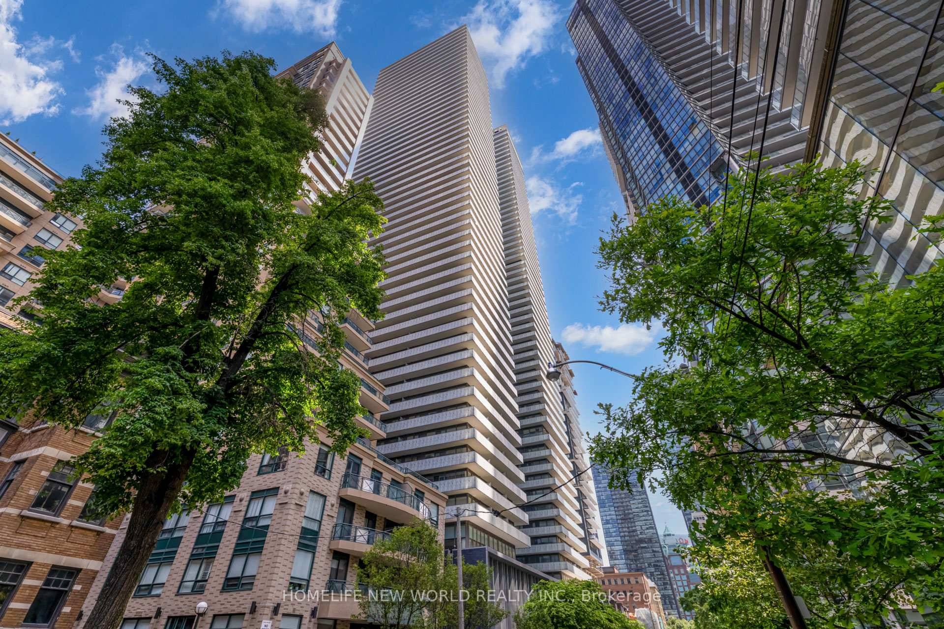 Discover the elegance of this Studio unit at Casa III, where sophistication and convenience meet in Torontos iconic Yonge amp ; Bloor neighbourhood.