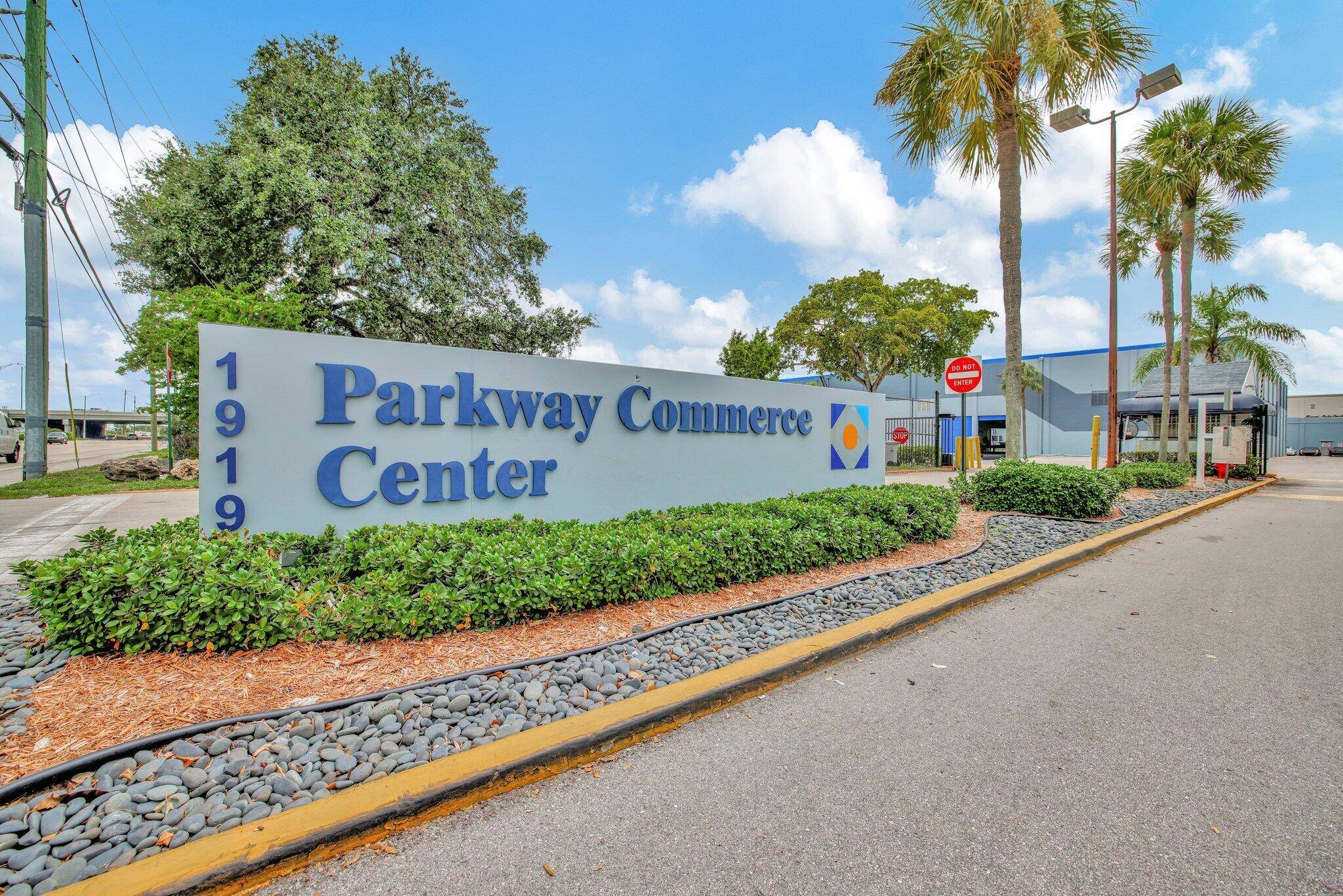 SUBLEASE 27 FT HIGH, 11, 540 RSF WAREHOUSE SPACE AT PARKWAY COMMERCE CENTER IN FT LAUDERDALE, FL.