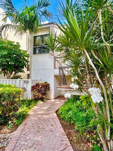 BOCA WEST EQUITY CLUB MEMBERSHIP OFFERED WITH THIS 2 2 RENTAL UNIT !