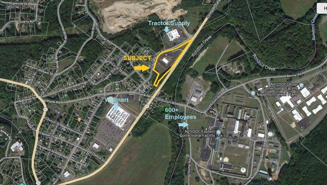 Development opportunity in high traffic, high visibility location offers endless possibilities.