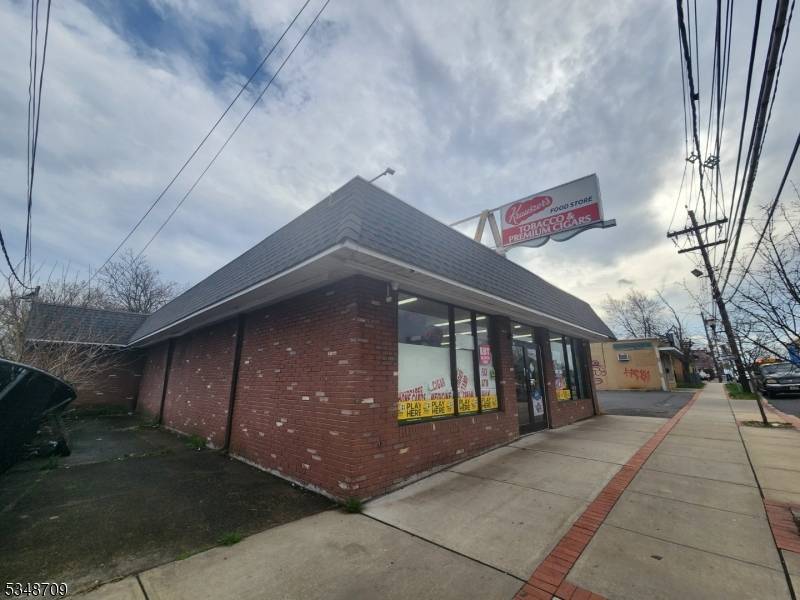 Prime Commercial Opportunity on a High Traffic Street.