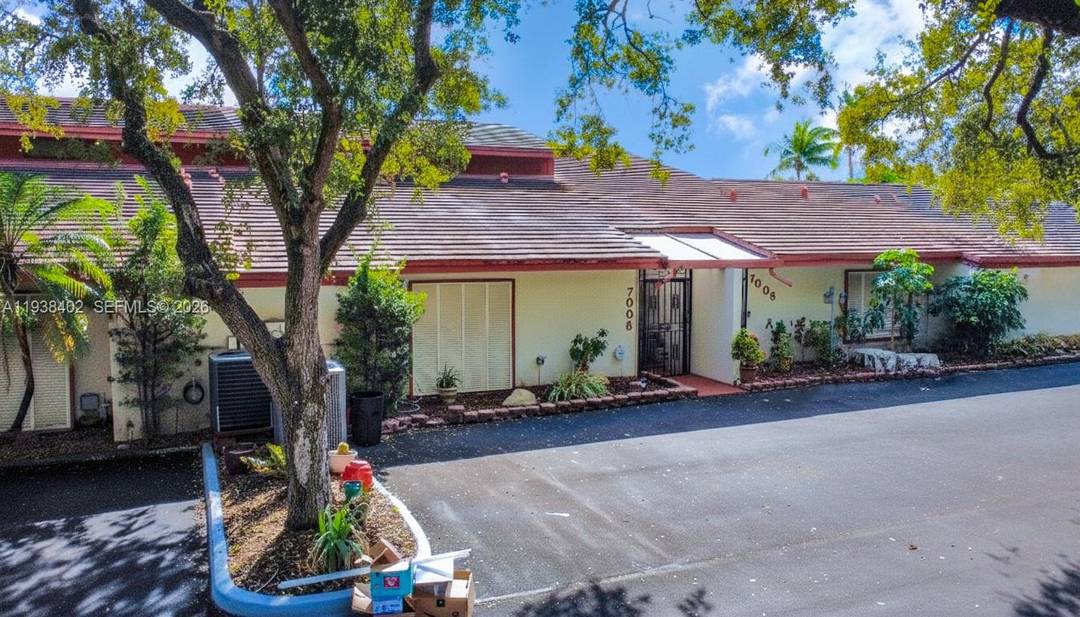 Rarely available lakefront townhouse in the heart of Miami Lakes.
