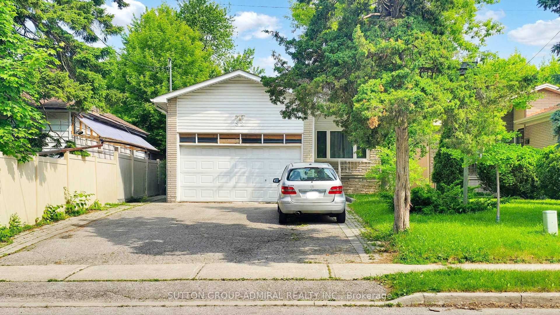 This lovely main floor 2 Bedrooms 1 Bathroom Apartment is located in a house at Bathurst and Finch Sheppard in a safe, quiet, prime Toronto neighborhood surrounded by handsome houses ...