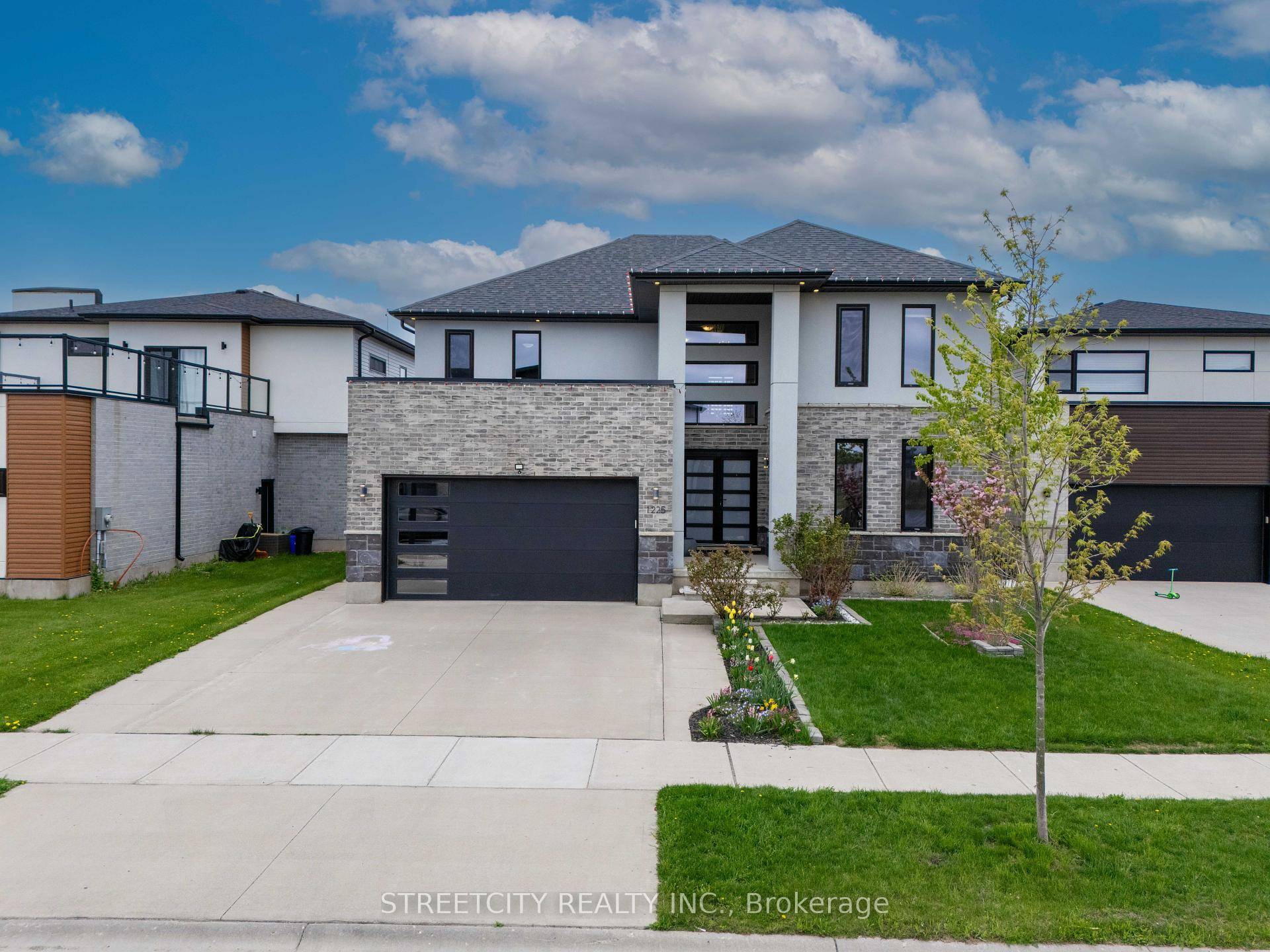 1225 Silverfox Drive Luxurious Pond View Retreat ?