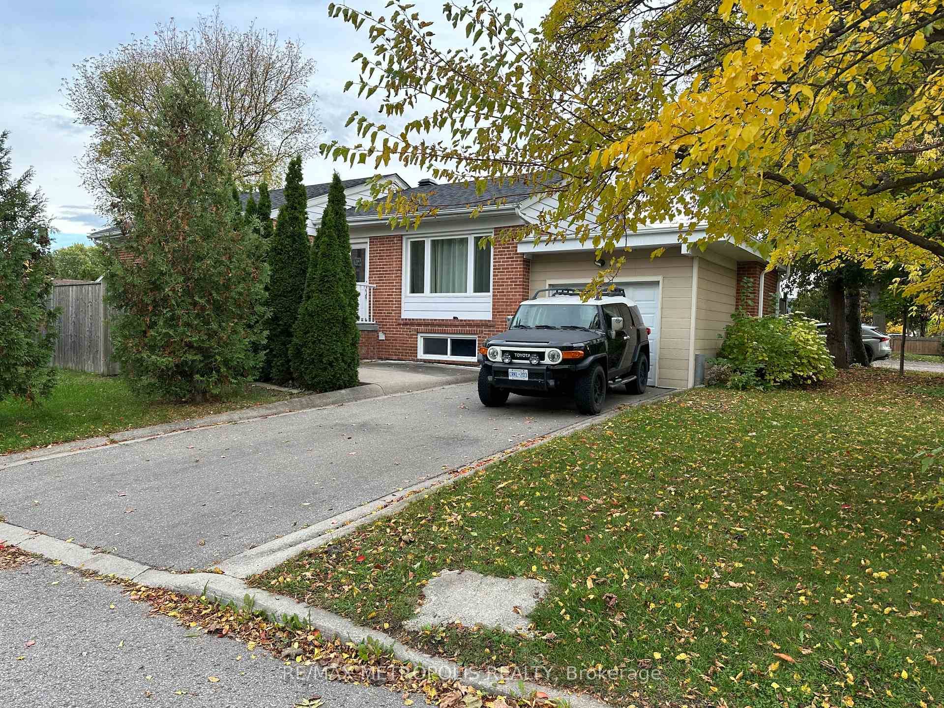 Stunning Detached Home In The Prime Areas Of Scarborough.