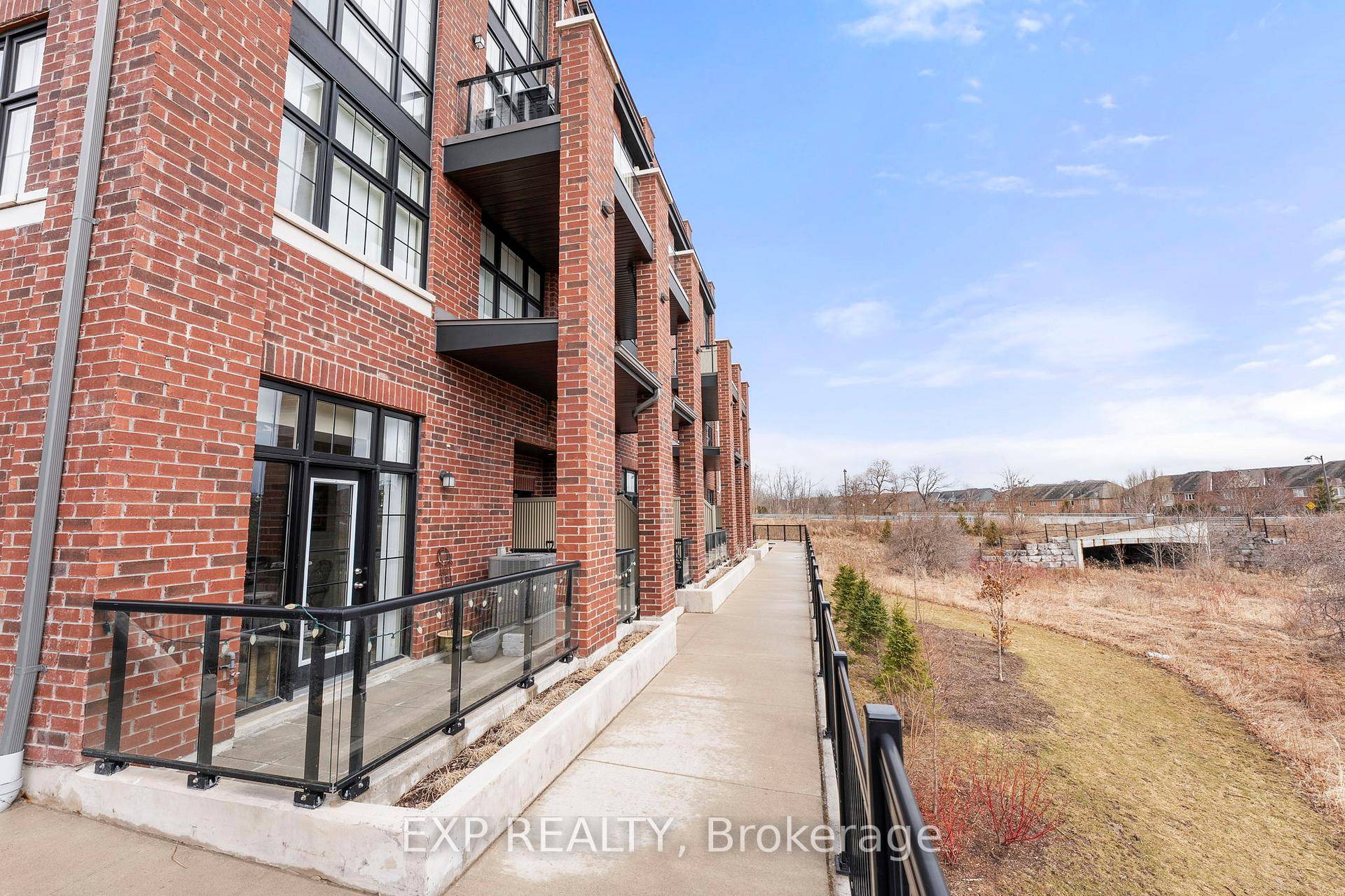 Welcome to 2 Linsmore Place in Old Geranium Vista !