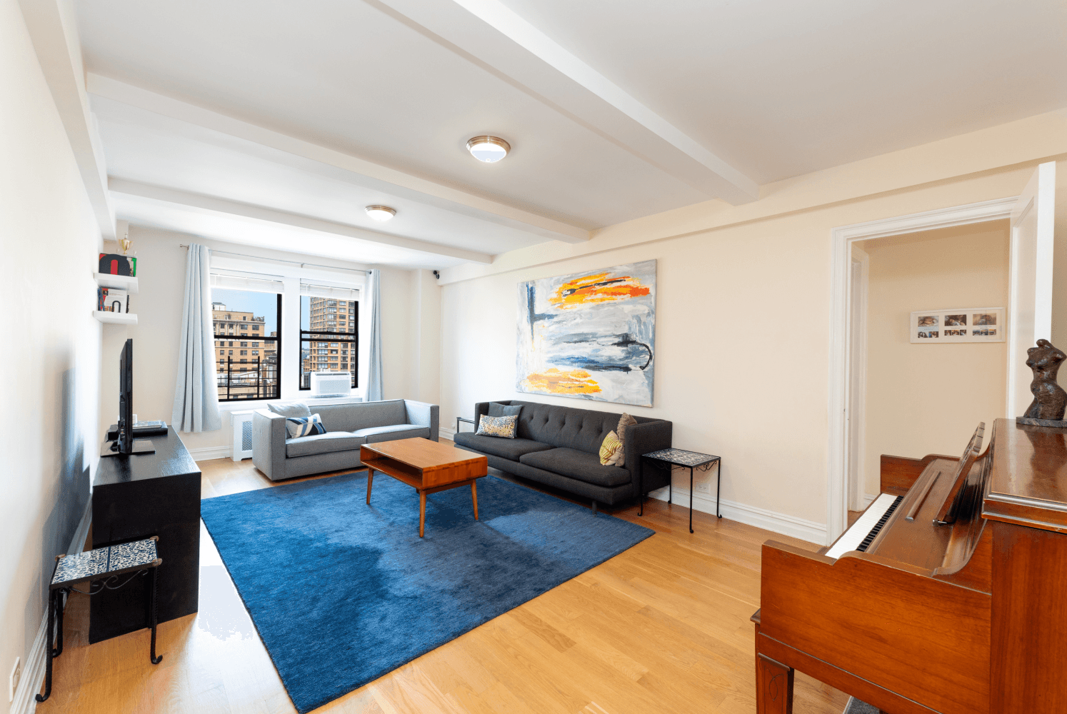 Stunning 3 Bedroom Prewar Gem with Open City Views Welcome to this beautiful, sun filled, and airy 3 bedroom, 2 bath prewar home located at the Westwind, a lovely full ...