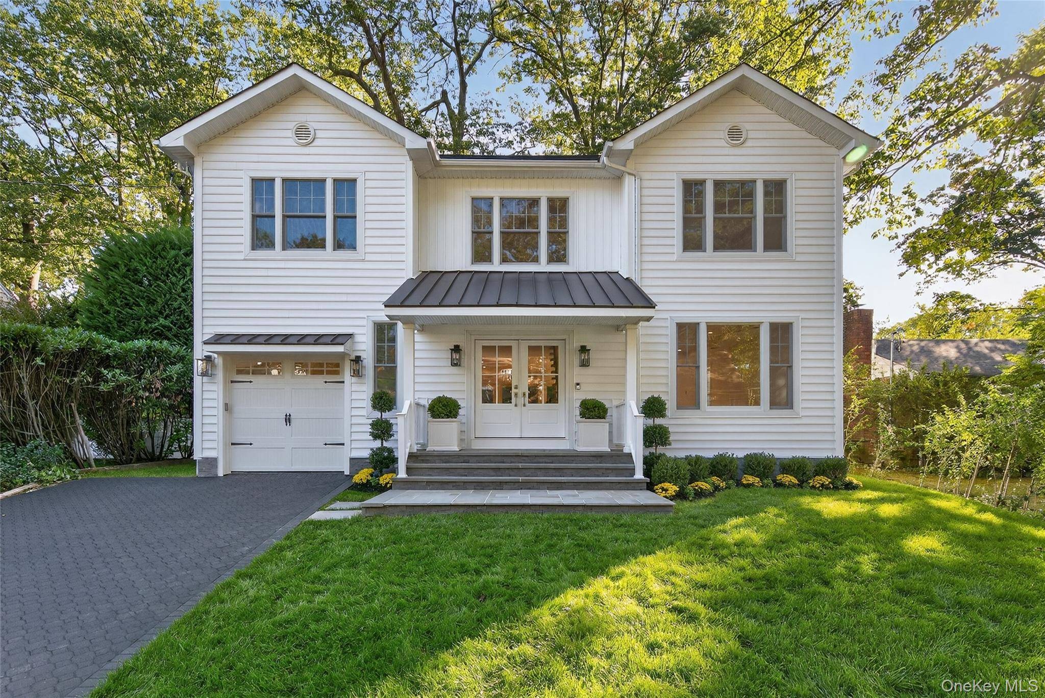 Stunning Sophisticated New Construction in a Prime Location This spectacular new build showcases the finest materials, thoughtful architectural detailing, and a modern open layout designed for today s lifestyle.