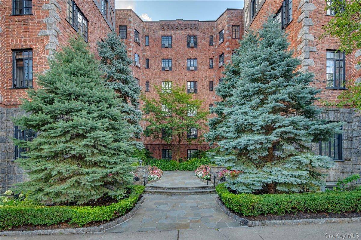 Opportunity knocks ! This spacious and beautiful corner 2 3 bedroom 2.