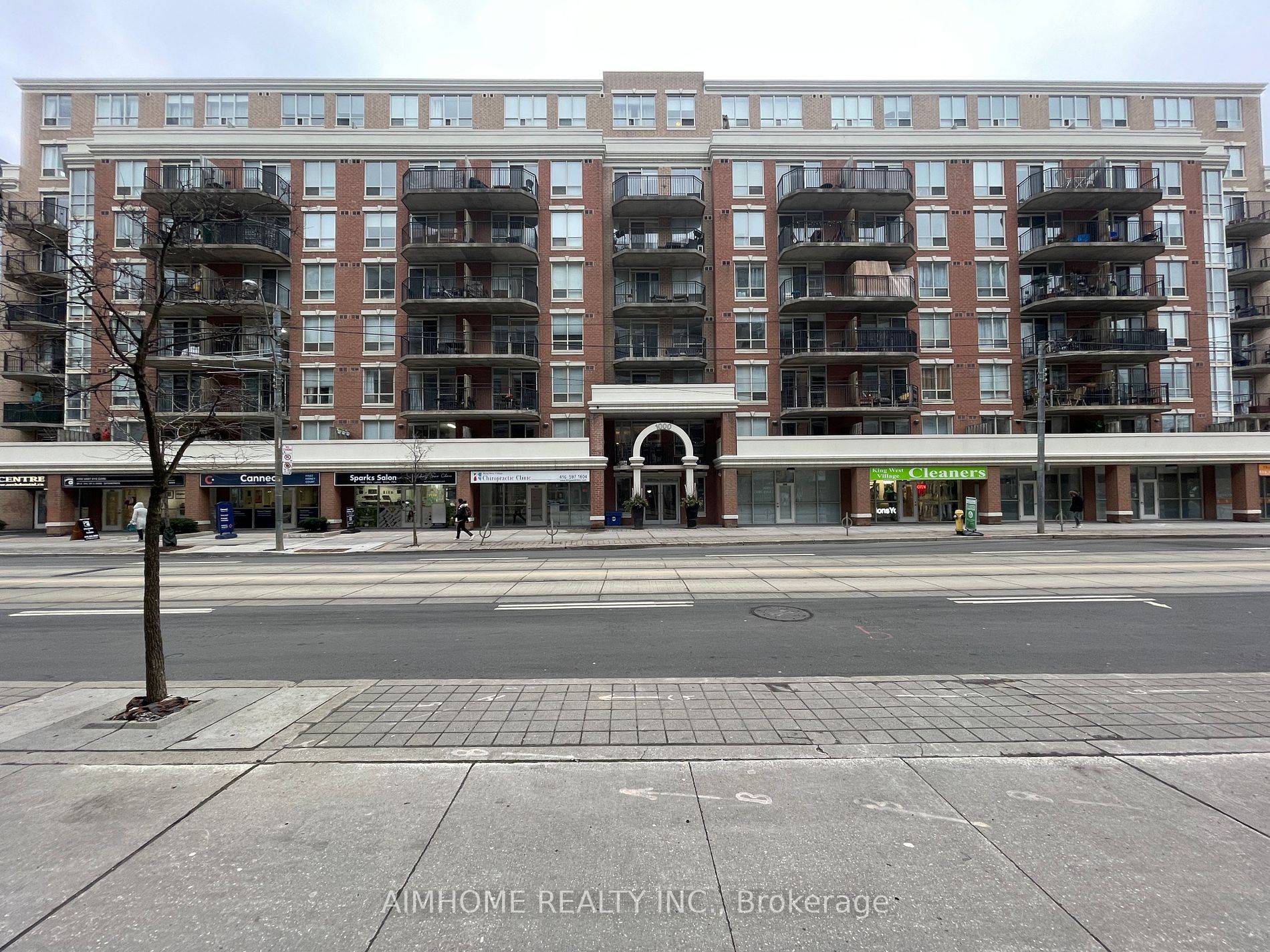 Spacious and Bright, Open Concept With Practical Split Plan Layout, 2 Bedrooms 2 Bathrooms Corner Suite Right In The Heart Of Desirable King West Village.