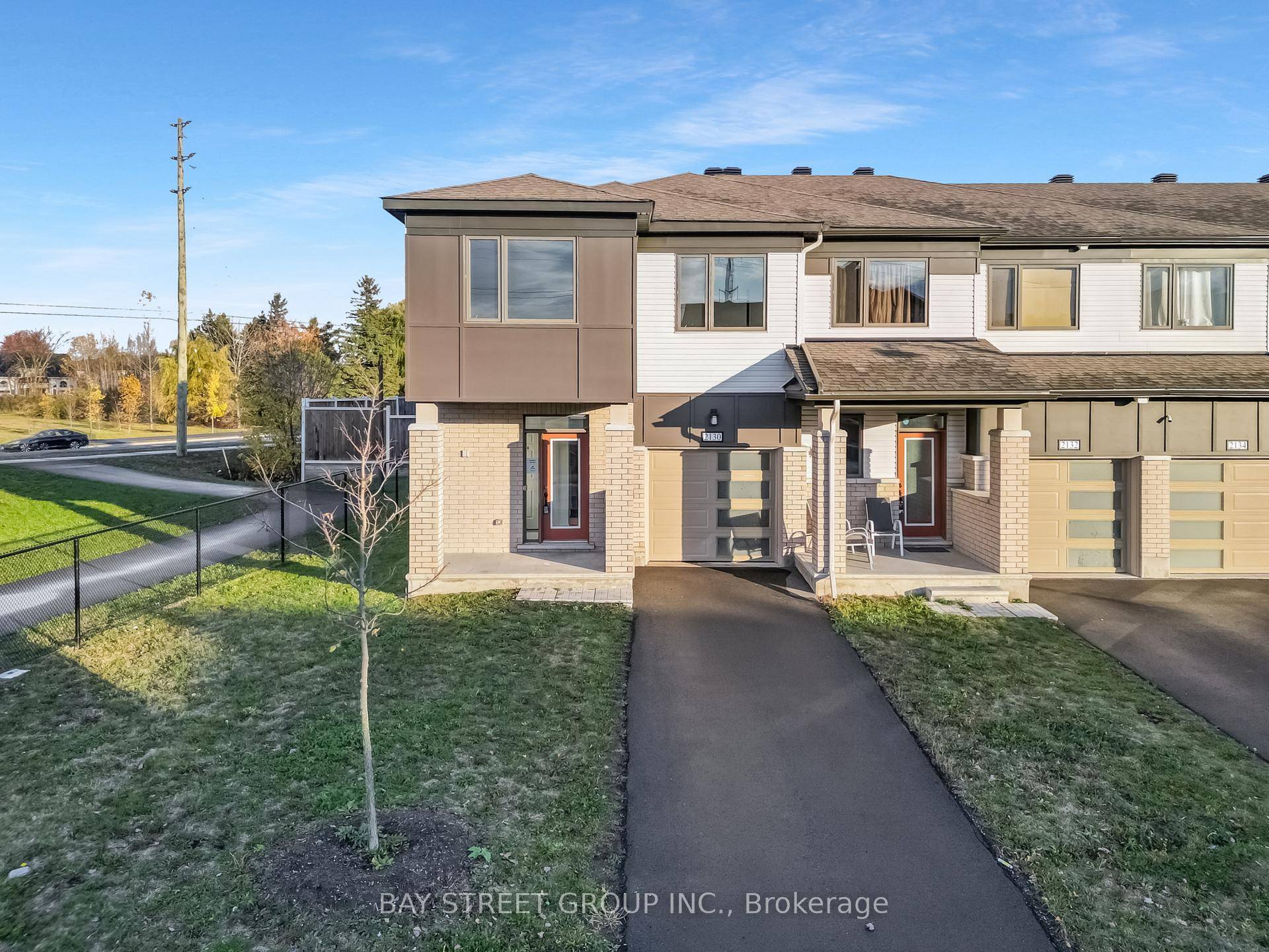 Nestled in the heart of Jardin Crossing, this Mattamy Oak End Transitional model offers the perfect blend of comfort, style, and modern living.