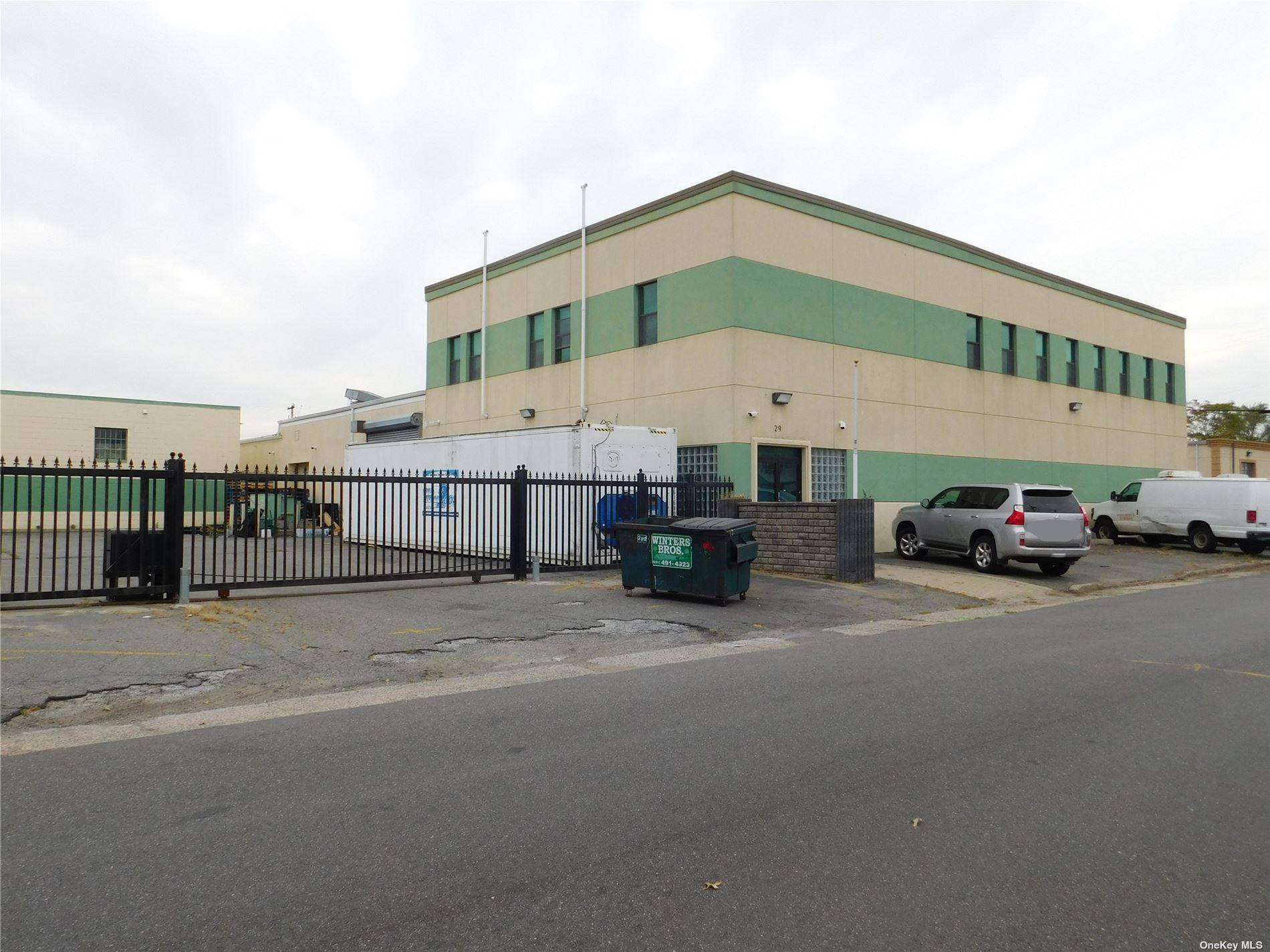 Excellent Excellent Location, A Block Away From Old Country Rd, 1 Minutes Away From Restaurant, 2 Minutes Away From Bank, 8 Minutes Away From Roosevelt Field Mall.