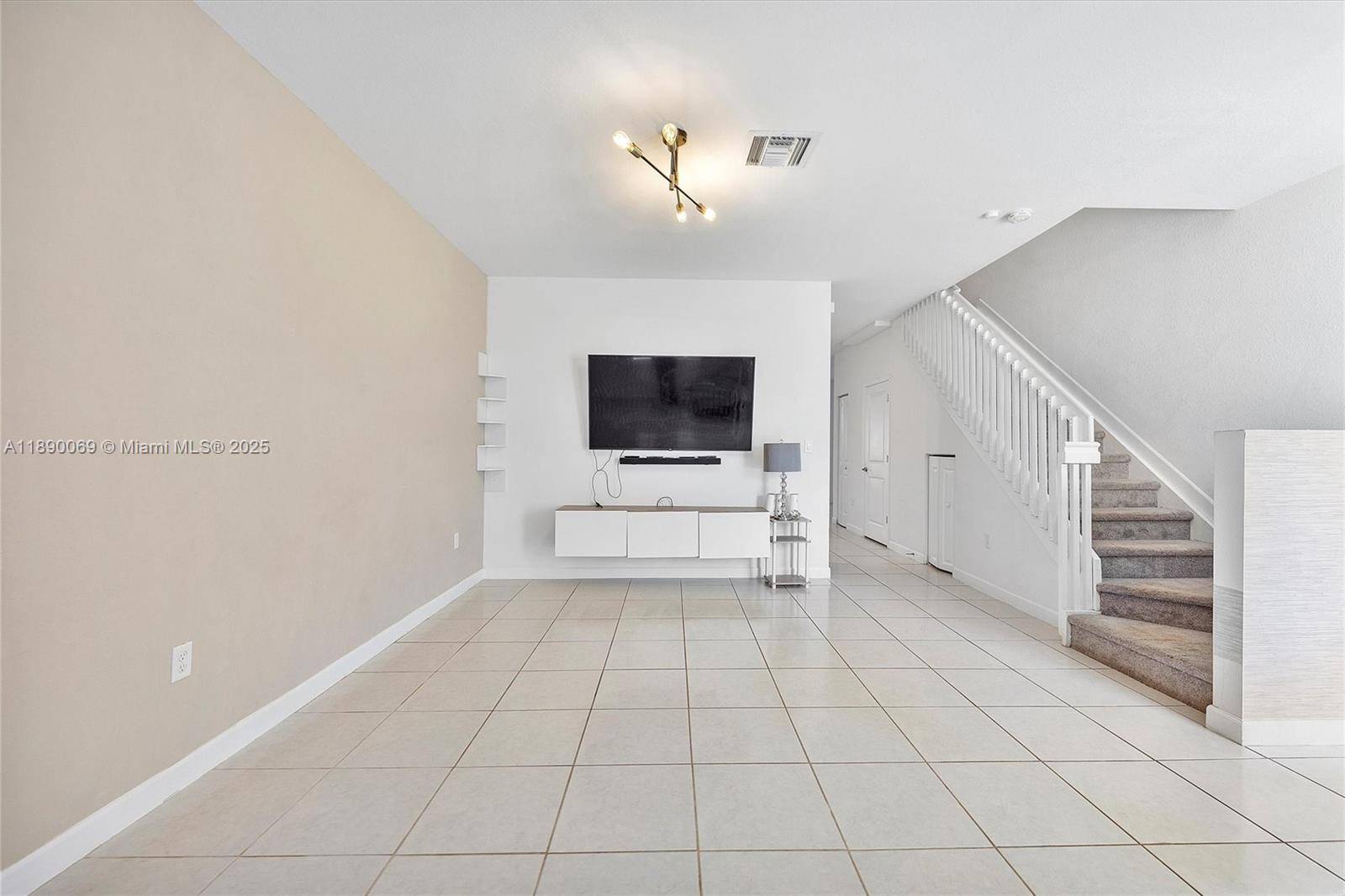 Welcome to Crystal Cay Cutler Bay.