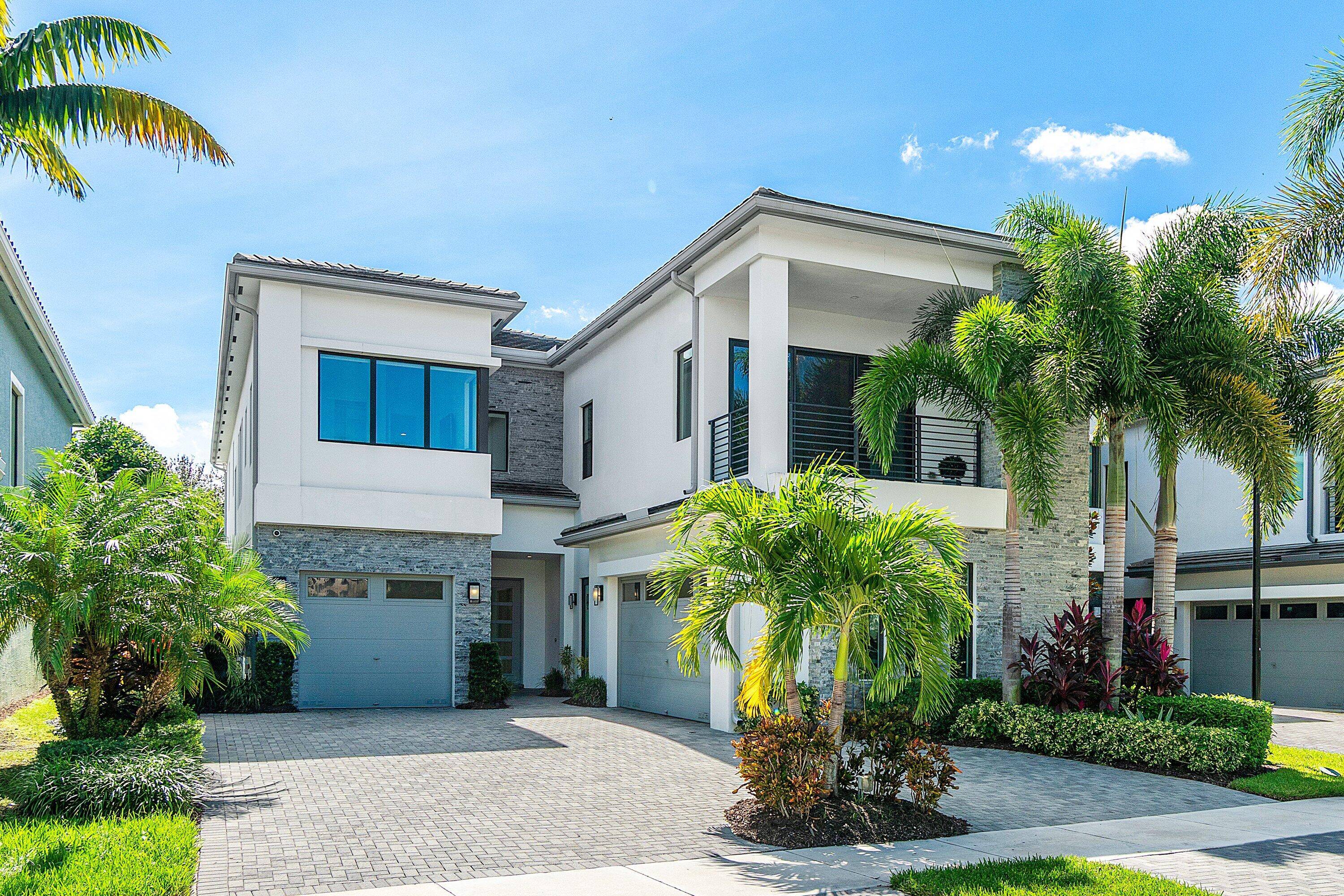 Experience Luxury Living in Boca Bridges !