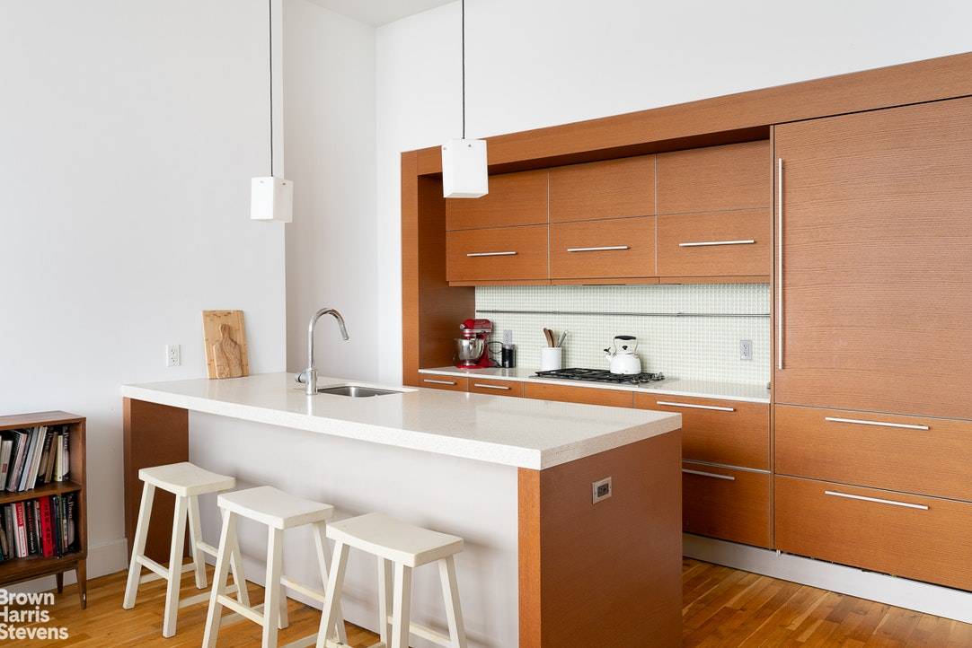 This sprawling 1385 sqft two bedroom, two bathroom quintessential NYC loft features breathtaking NYC Harbor Views from every vantage point.