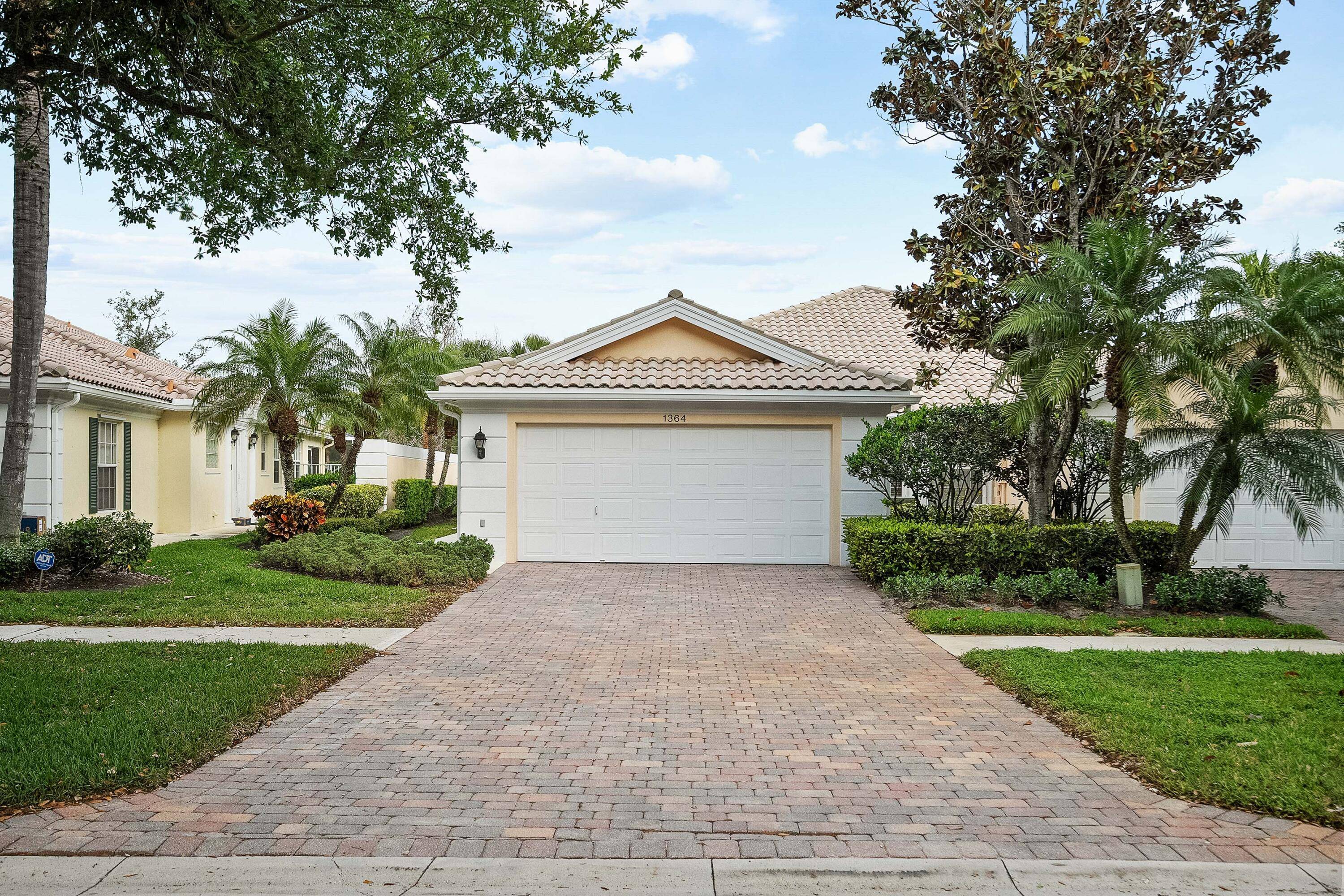 Welcome to this beautifully maintained 2 bedroom, 2 bathroom villa in the sought after Isles of Palm Beach Gardens.