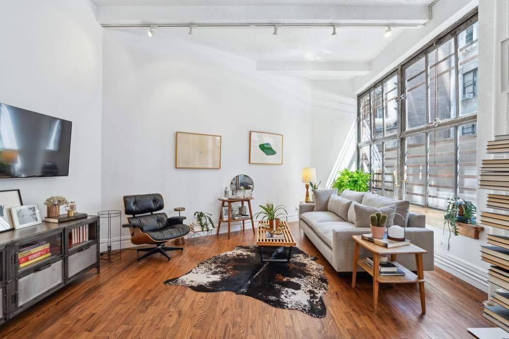 Blending historic architectural charm with contemporary updates, this exquisite Flatiron residence offers exceptional living in one of Manhattan s most coveted neighborhoods.