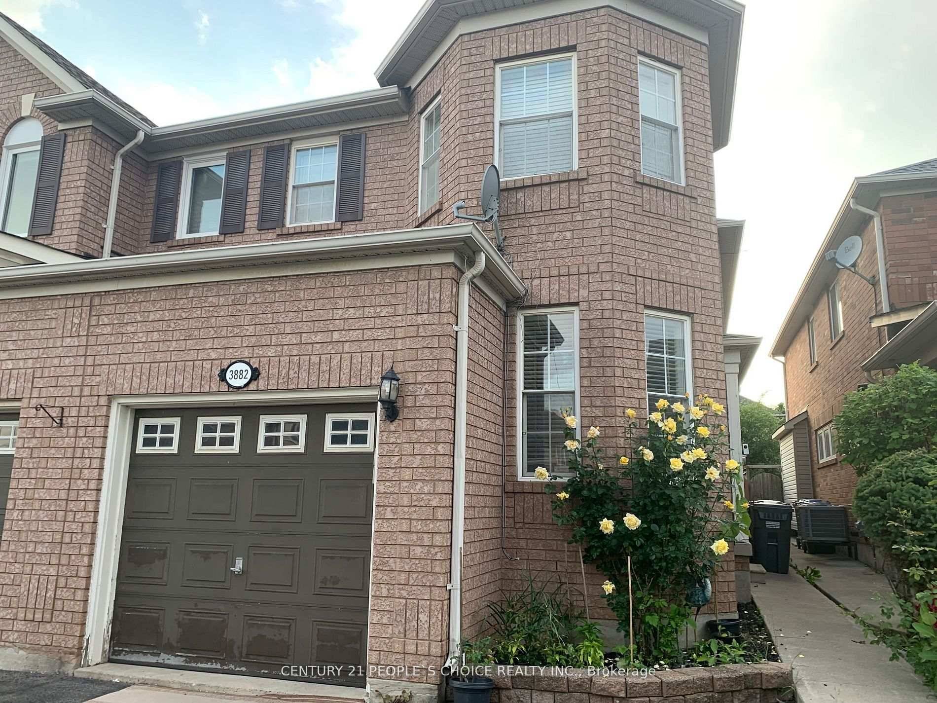 Large Semi, Full property, 3 Bedrooms plus Den on Main floor, Newly renovated Kitchen with quartz countertop and New appliances, Oak Stairs and 2nd floor lamination with upgraded washrooms, Very ...