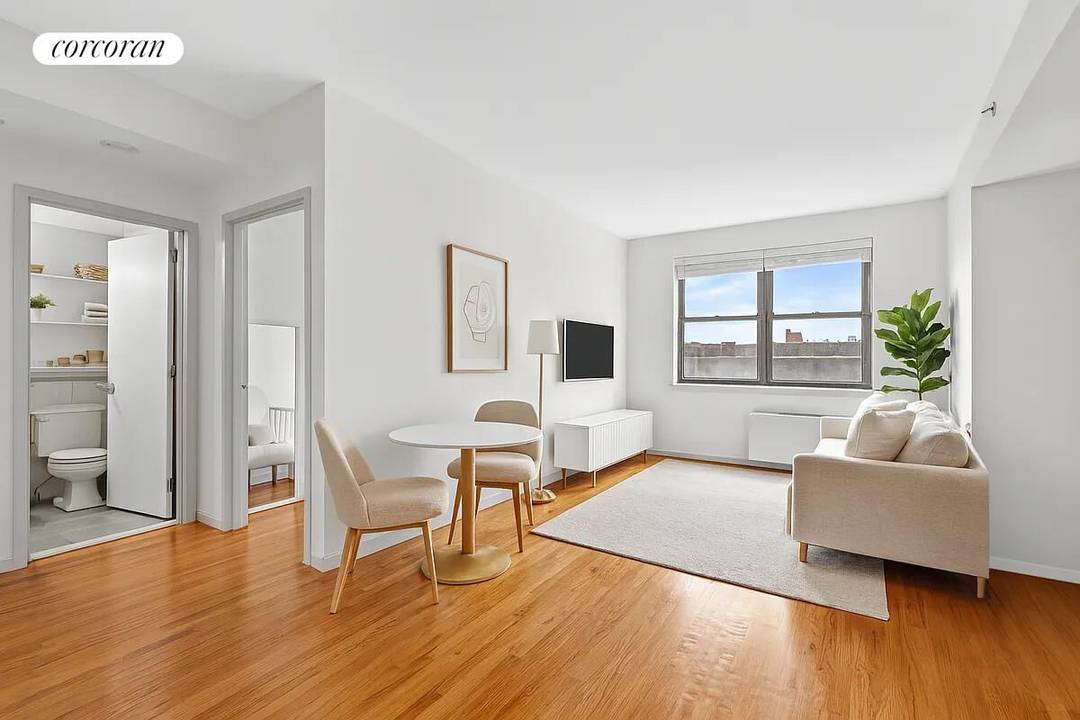 Welcome to this bright and airy one bedroom condominium at The Phoenix Condomium, ideally located in the heart of Sunnyside.