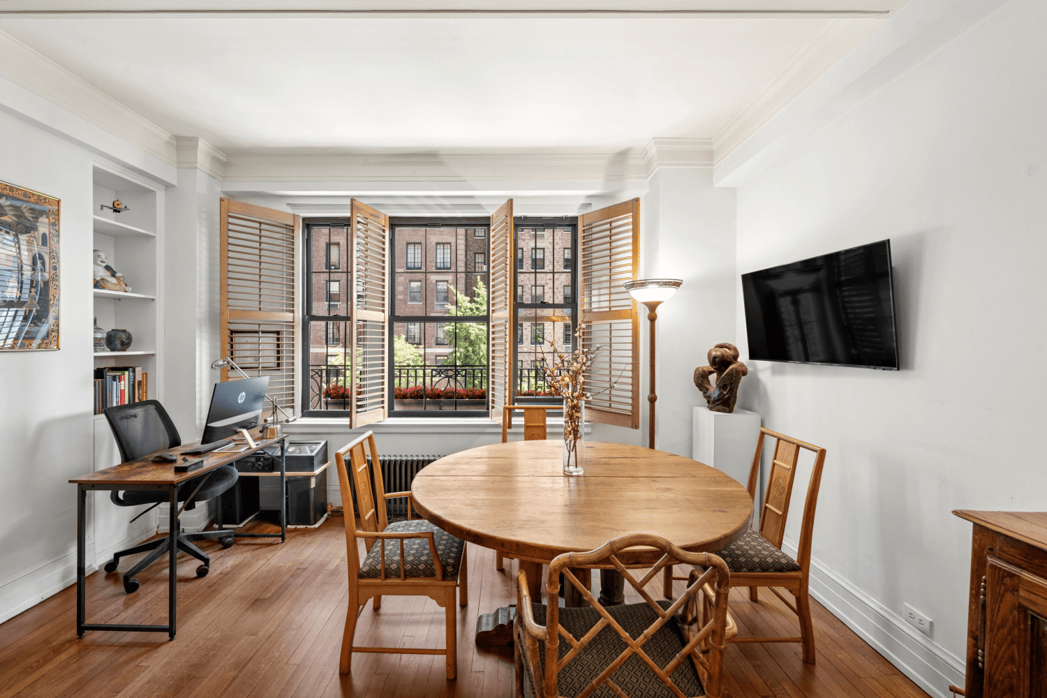 INVESTMENT OPOORTUNITY WITH LONG TERM TENANTS IN PLACE CLASSIC CAPTIVATING ELEGANCE 2BED 2BATH Prewar Condo in Sutton Place Discover the charm of this classic 2 bedroom, 2 bathroom Condo housed ...