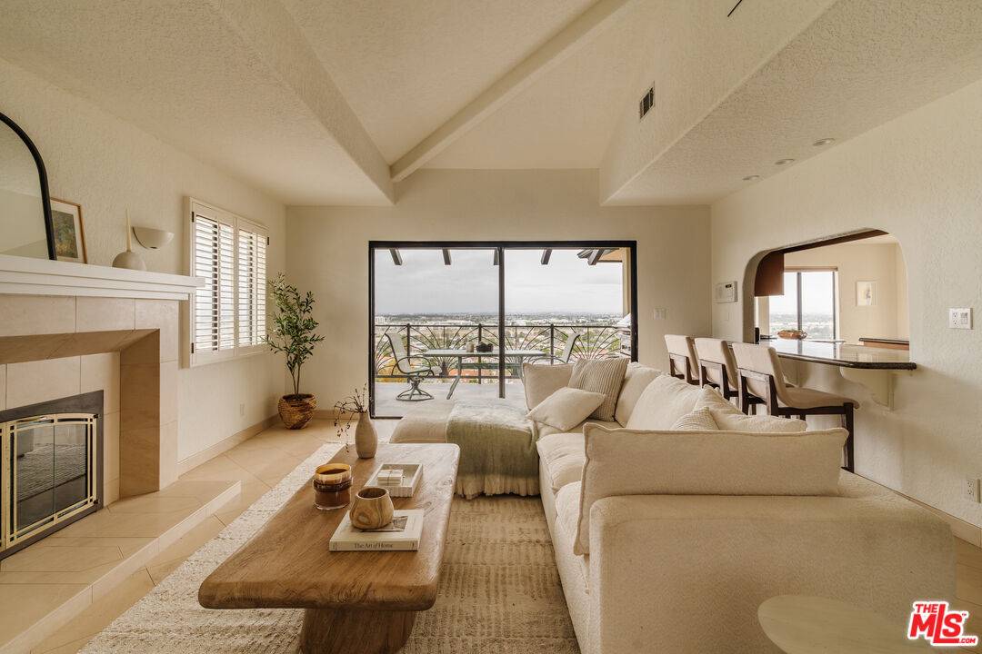 3837   Paseo De Las Tortugas 4BR La