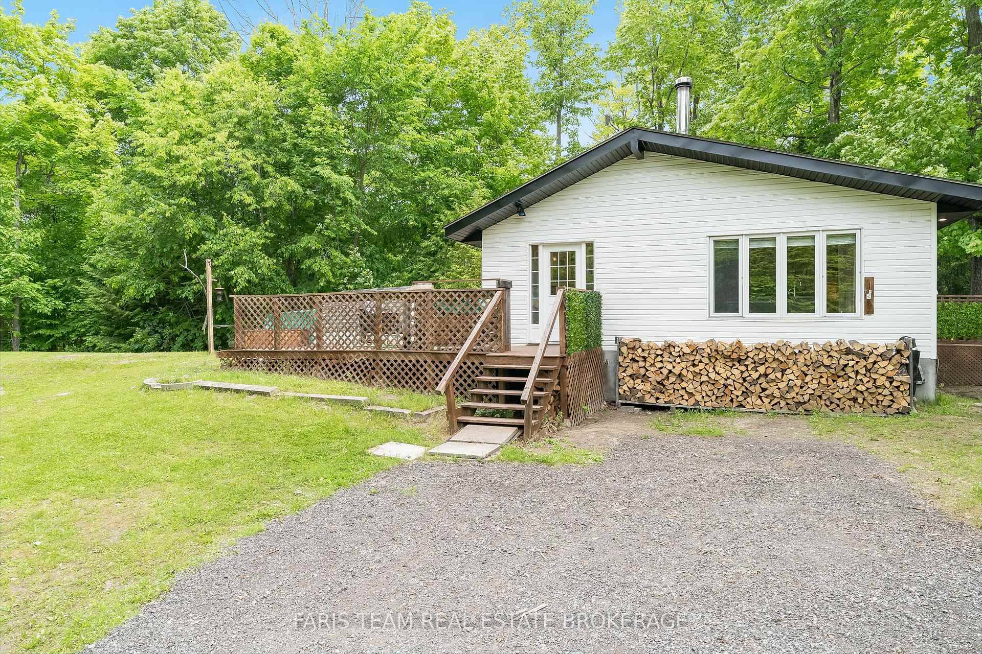Top 5 Reasons You Will Love This Home 1 Just minutes from the shimmering shores of Georgian Bay, this charming home invites you to embrace a lifestyle of weekend escapes ...