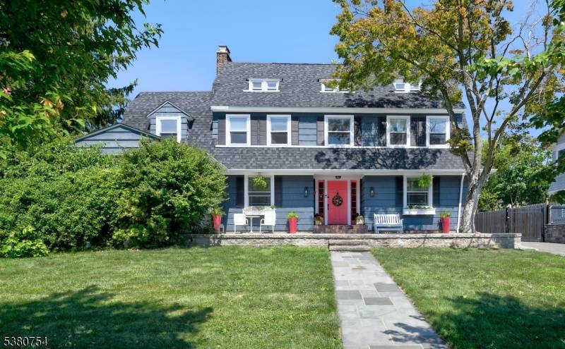 MOVE IN READY LUXURY Blending TIMELESS MONTCLAIR CHARACTER with fresh modern updates, this home offers an EFFORTLESS TRANSITION for busy buyers seeking SOPHISTICATION and CONVENIENCE.