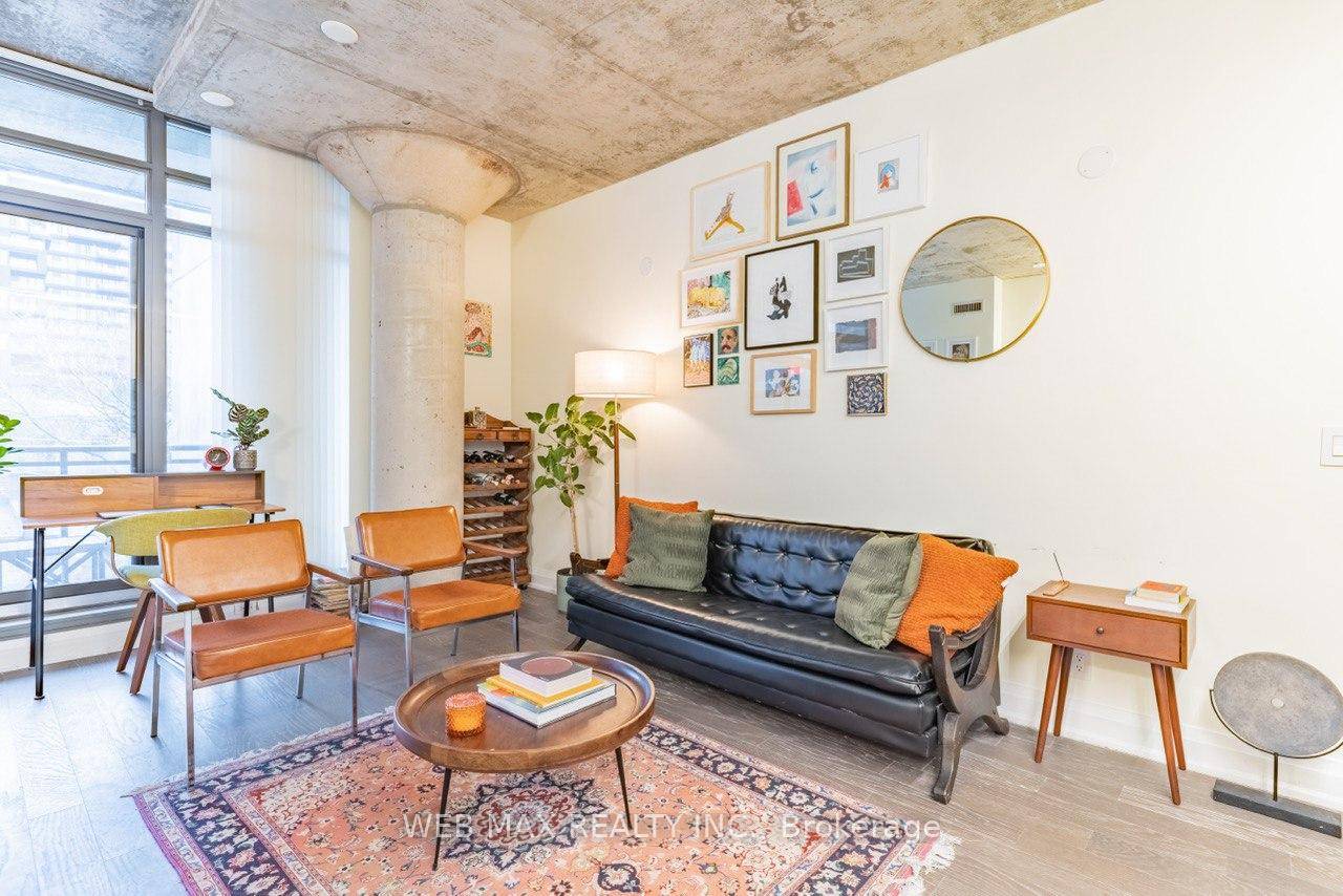 Located in the heart of King West and the Fashion District, this bright and stylish condo offers the ultimate downtown lifestyle.