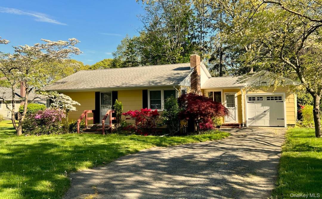 Yearly Rental Modern Comfort Meets Mid Century Charm !