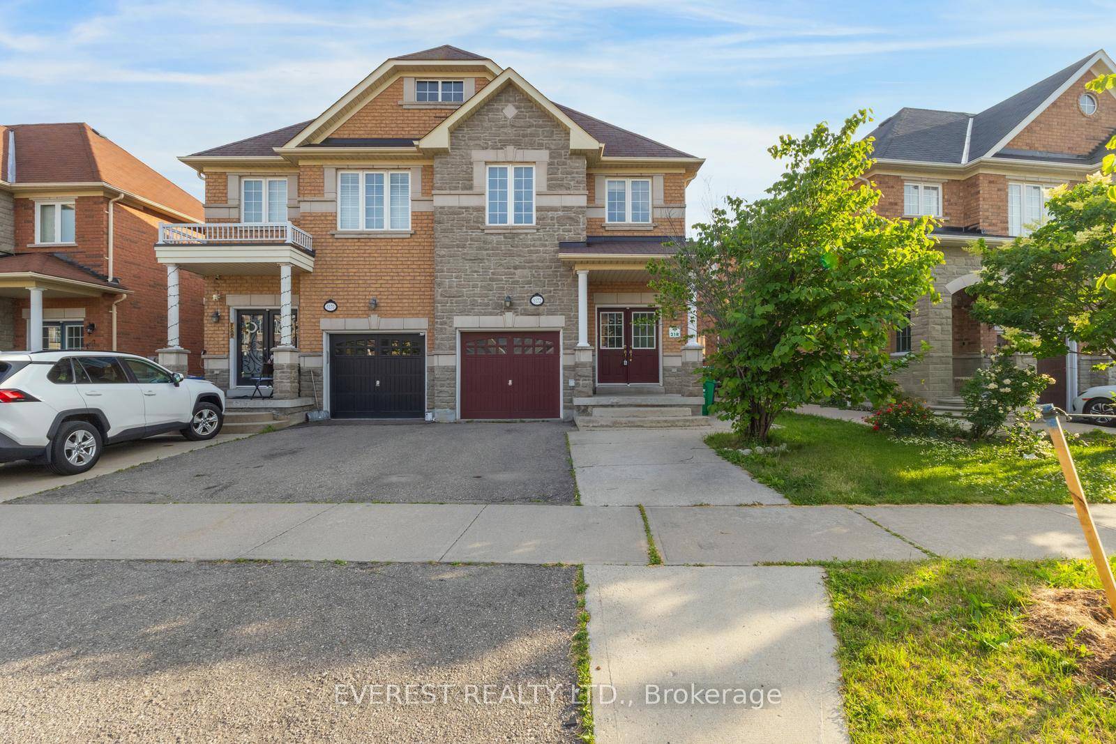 Churchill Meadows' Exceptionally Pristine amp ; Truly Captivating, Beauty amp ; Pride Of Ownership Converge Of Stunning Family Home Built In 2009 Situated In A High Demand Location Of Mississauga.