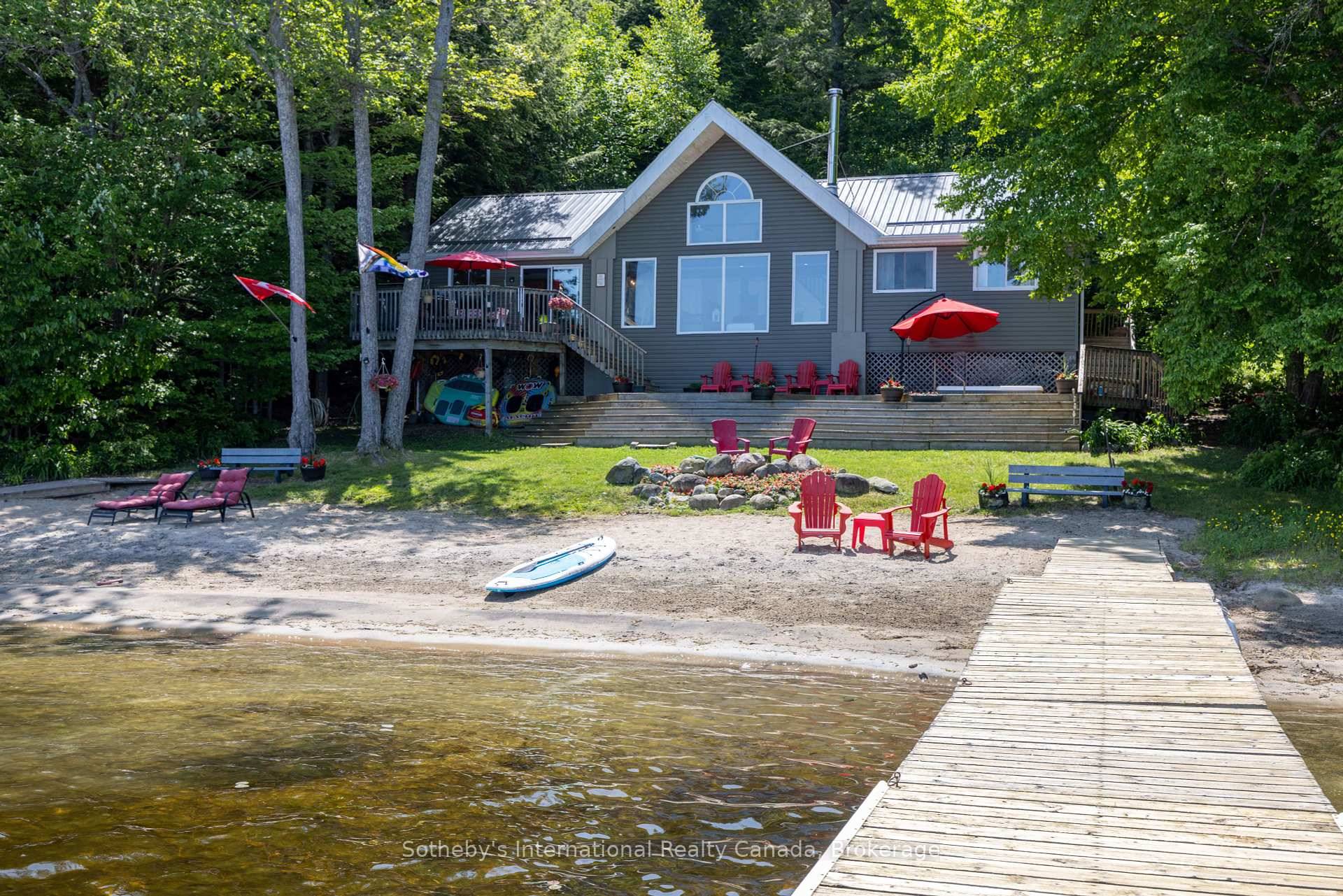 Incredible ! An absolute gem of a cottage with everything you are looking for, located a short, protected boat ride from Parry Sound.