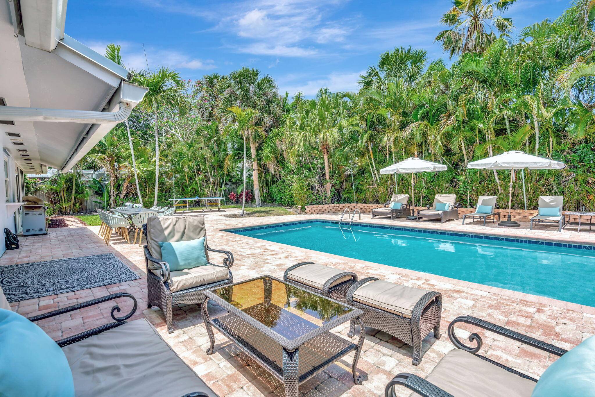 Welcome to your private oasis in the heart of North Palm Beach !