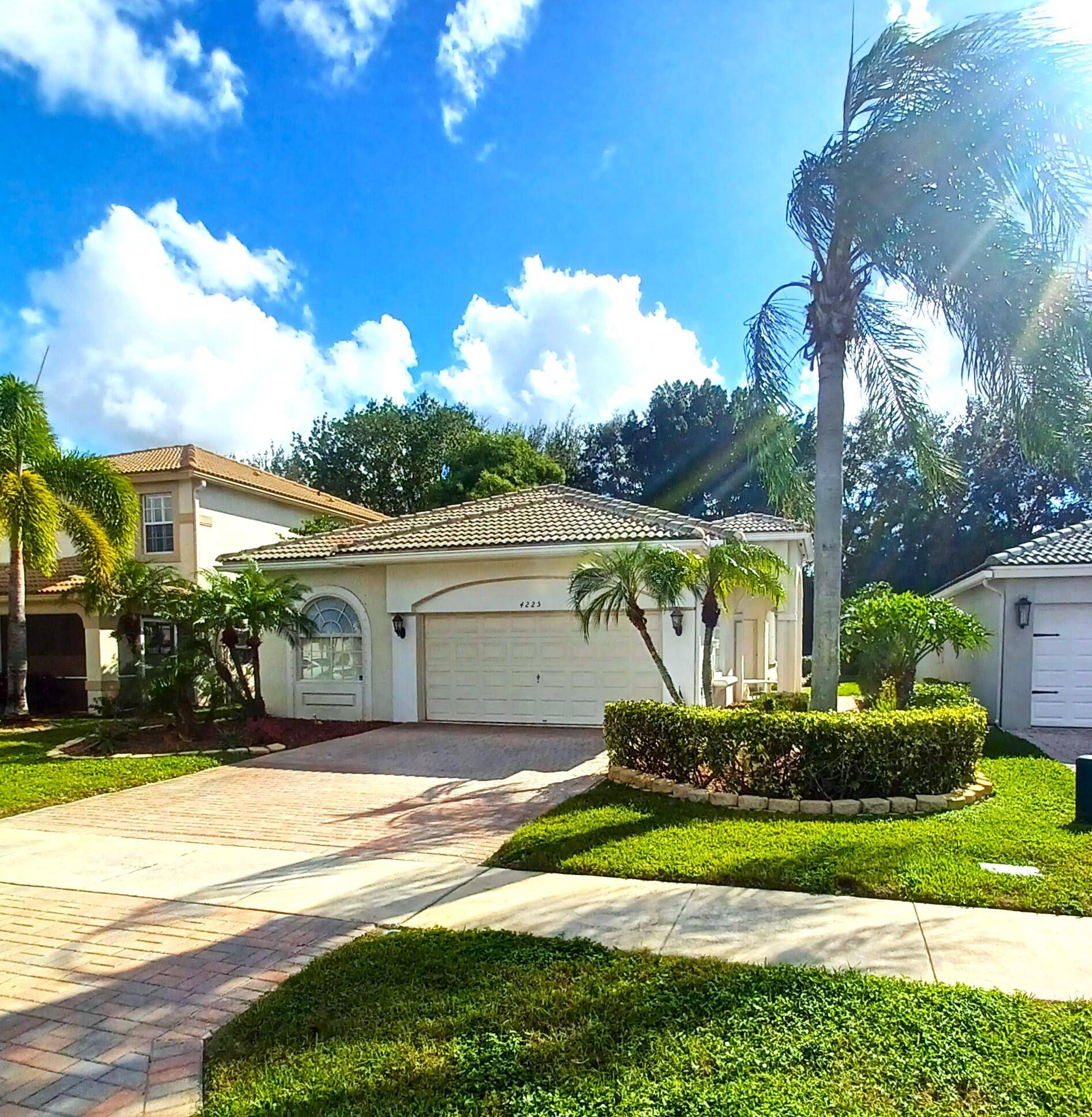 Move In Ready Pride of Ownership 3 BD 2 BTH Pristine Condition Rare Sand Dollar Model ONE STORY HOUSE situated on a very Private lot in Desirable ALL AGE Bluff ...