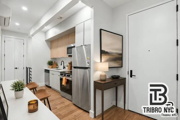 Spacious 3 Bedroom, 2. 5 Bath Duplex with Private Yard in WilliamsburgWelcome home to this huge and beautifully renovated 3 bedroom, 2.