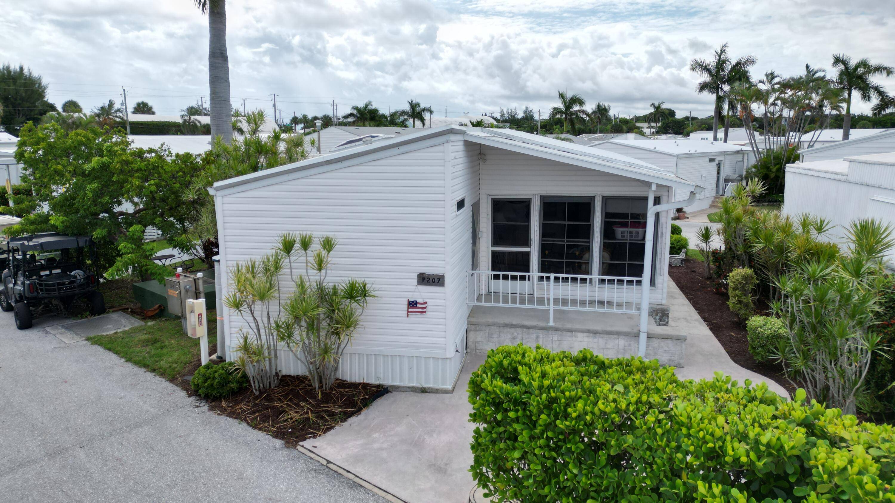 A Rare Find in Briny Breezes Spacious 2 2 Rare opportunity in Briny Breezes !