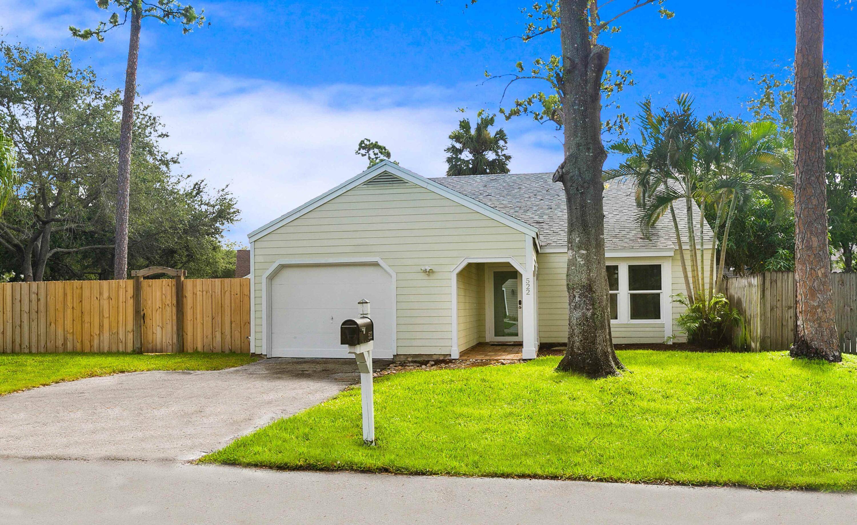 Come enjoy the winter season in this adorable, single family, pool home in Wellington.