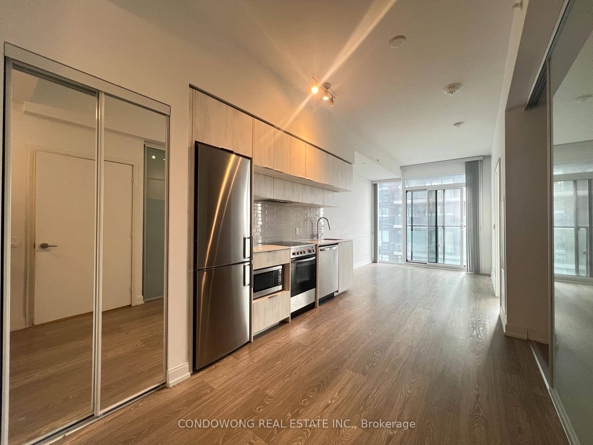 Spacious 1 bedroom Den unit at 181 Dundas !